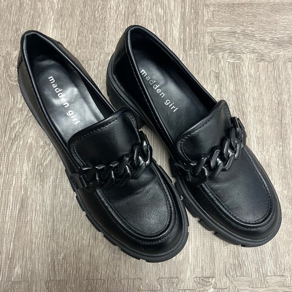 Women’s Madden Girl Hoxton Chain Lug Sole Loafers - Picture 2 of 2